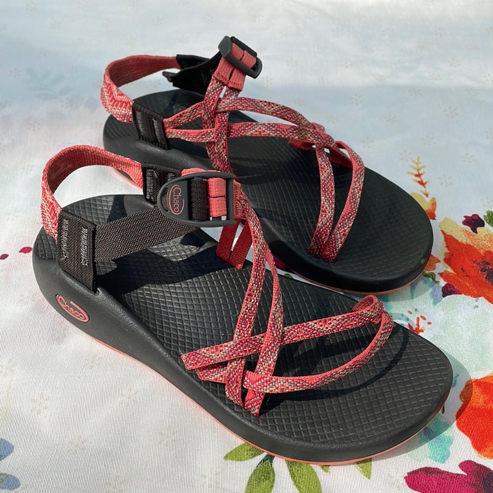 Chaco Women’s Size 8 coral pattern double strap sandals